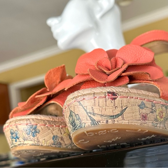 Born B.O.C. Coral Leather & Floral Printed Cork Wedge Flower Toe Buckled Sandals - Picture 8 of 17